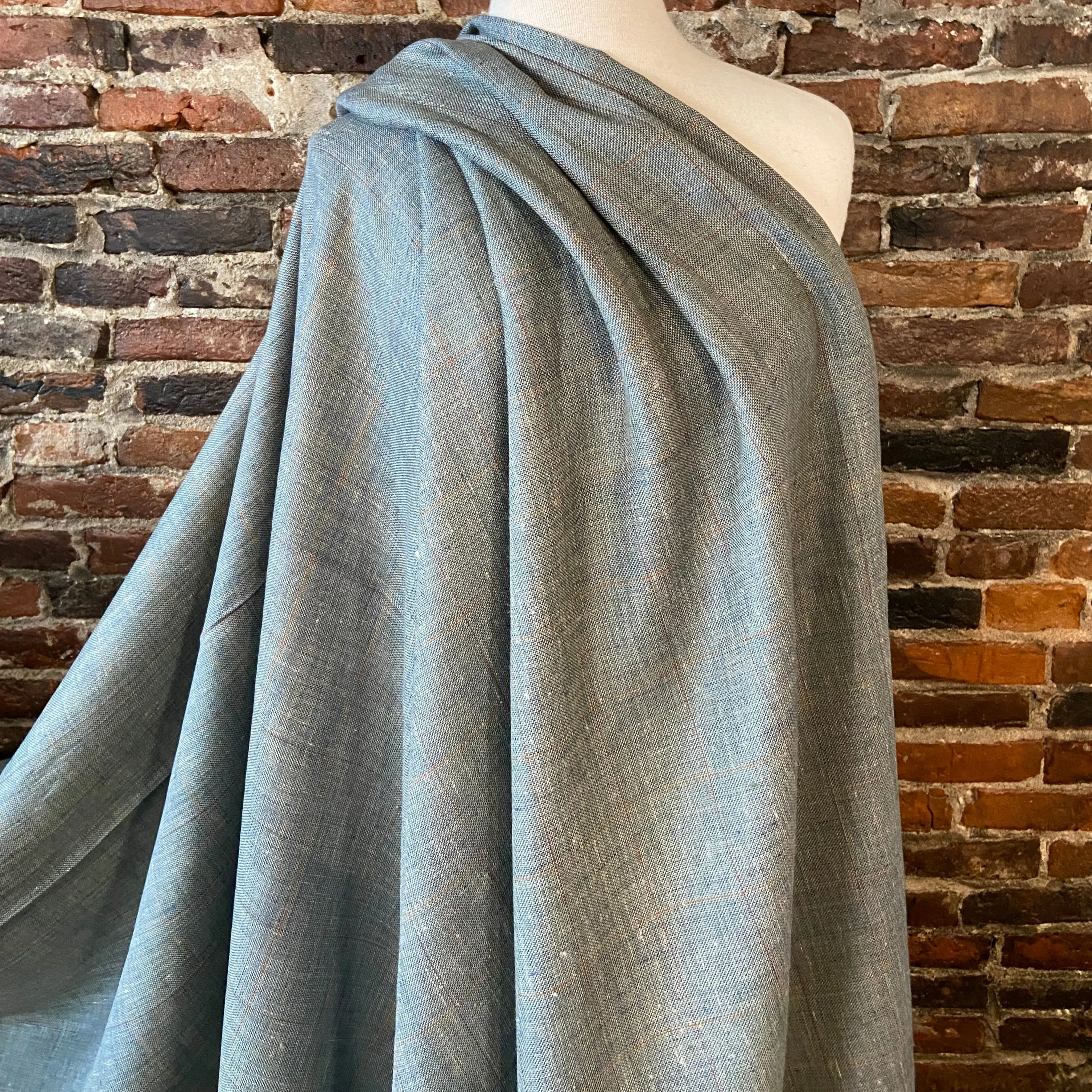100% Yarn Dyed Linen in Farmhouse Kitchen